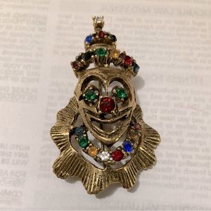 Kinda cute, kinda creepy!? Vintage gold-tone clown brooch